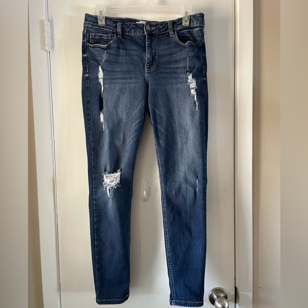 Ladies Studio Blue distressed jeans. Size 29